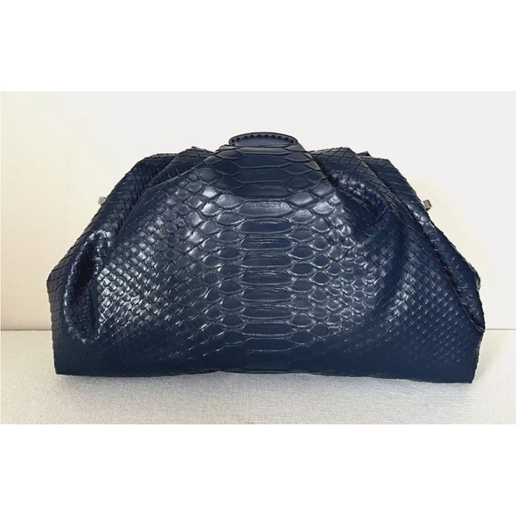 New Michael Kors Nola Small Snake Embossed Crossbody Chain Clutch Navy - Picture 5 of 6